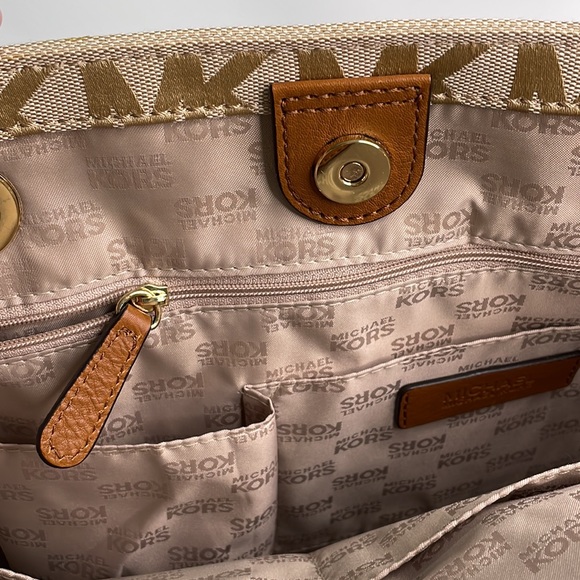 Michael Kors Jet Set Travel Monogram Tote ACC359 - Picture 5 of 9